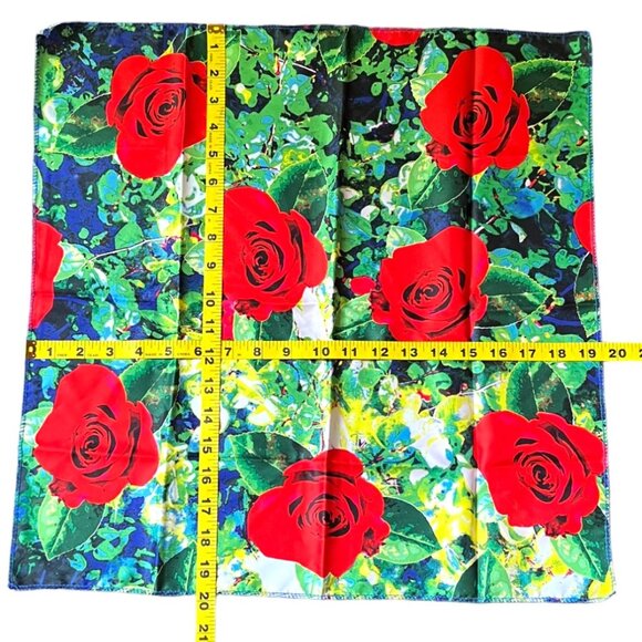 LUSH Limited Edition "Roses" 100% Recycled Polyester Knot Wrap, 19.5x19.5 - Picture 2 of 2